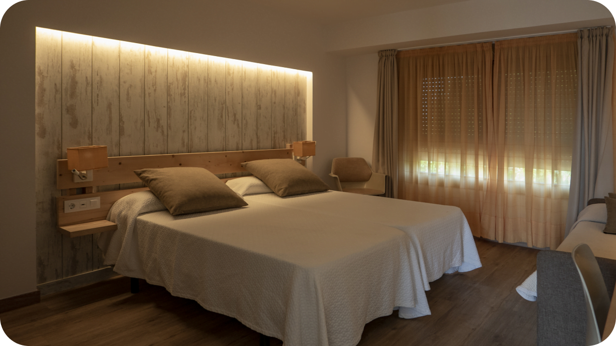 interior-bedroom-white-creamy-tones